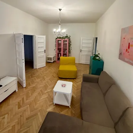 Nikki's Vintage In Old Town Кошице