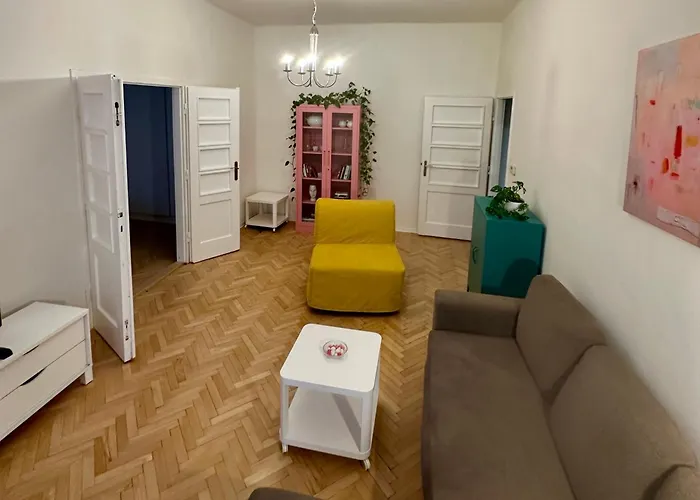 Nikki's Vintage In Old Town Кошице